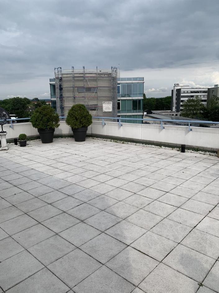 Im Herzen Von Wiesdorf- Blick Auf Das Bayer-Kreuz -Appartement Mit 2 Schlafzimmern-Fuer 3 Personen -Zentral Gelegen - Friedrich Ebert Platz 5A , 4Te Etage - Dachterrasse Und Sauna - Kaution Pflicht - Leverkusen Esterno foto