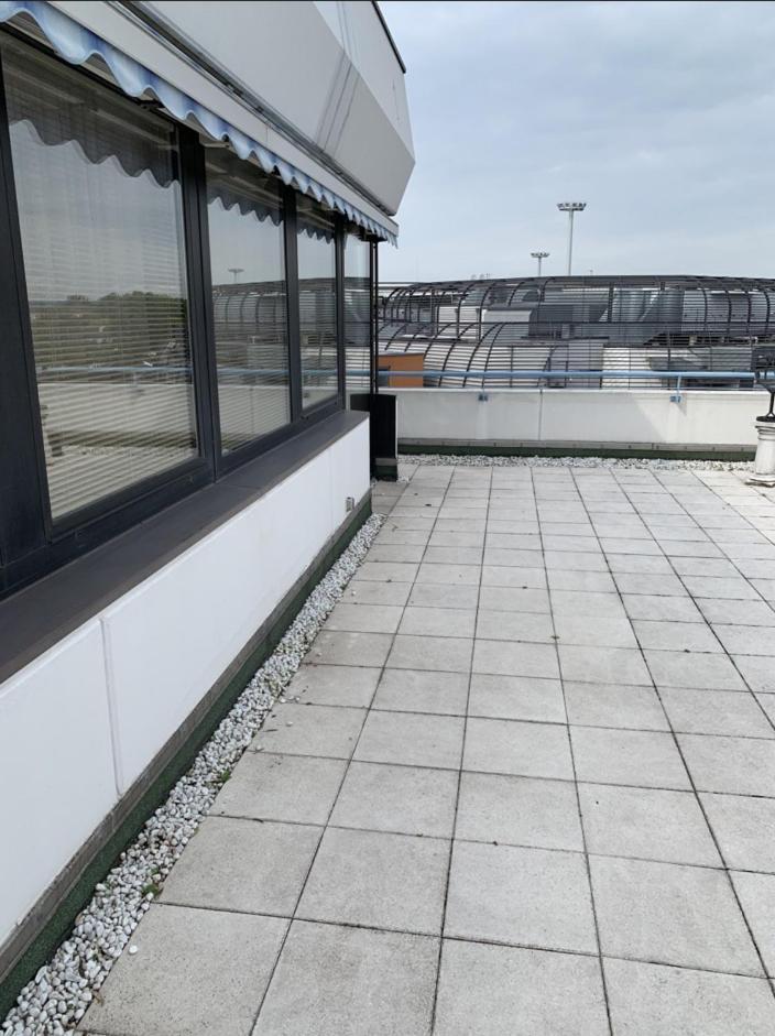 Im Herzen Von Wiesdorf- Blick Auf Das Bayer-Kreuz -Appartement Mit 2 Schlafzimmern-Fuer 3 Personen -Zentral Gelegen - Friedrich Ebert Platz 5A , 4Te Etage - Dachterrasse Und Sauna - Kaution Pflicht - Leverkusen Esterno foto