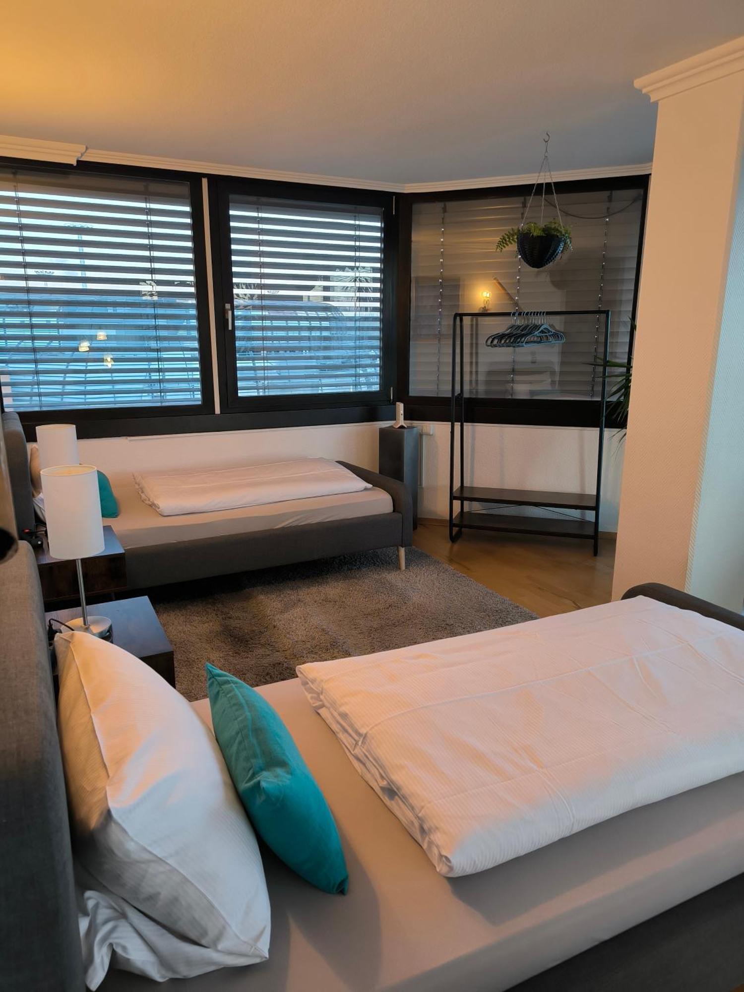 Im Herzen Von Wiesdorf- Blick Auf Das Bayer-Kreuz -Appartement Mit 2 Schlafzimmern-Fuer 3 Personen -Zentral Gelegen - Friedrich Ebert Platz 5A , 4Te Etage - Dachterrasse Und Sauna - Kaution Pflicht - Leverkusen Esterno foto