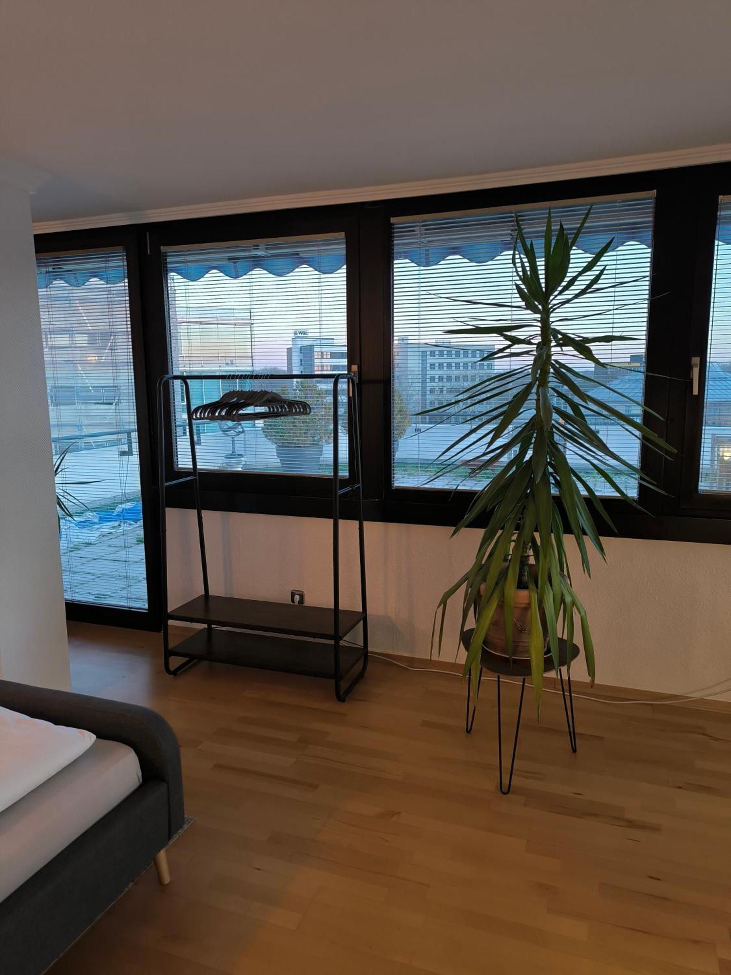 Im Herzen Von Wiesdorf- Blick Auf Das Bayer-Kreuz -Appartement Mit 2 Schlafzimmern-Fuer 3 Personen -Zentral Gelegen - Friedrich Ebert Platz 5A , 4Te Etage - Dachterrasse Und Sauna - Kaution Pflicht - Leverkusen Esterno foto
