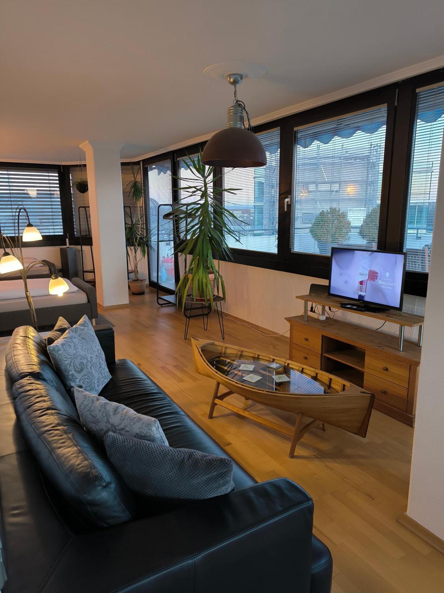 Im Herzen Von Wiesdorf- Blick Auf Das Bayer-Kreuz -Appartement Mit 2 Schlafzimmern-Fuer 3 Personen -Zentral Gelegen - Friedrich Ebert Platz 5A , 4Te Etage - Dachterrasse Und Sauna - Kaution Pflicht - Leverkusen Esterno foto