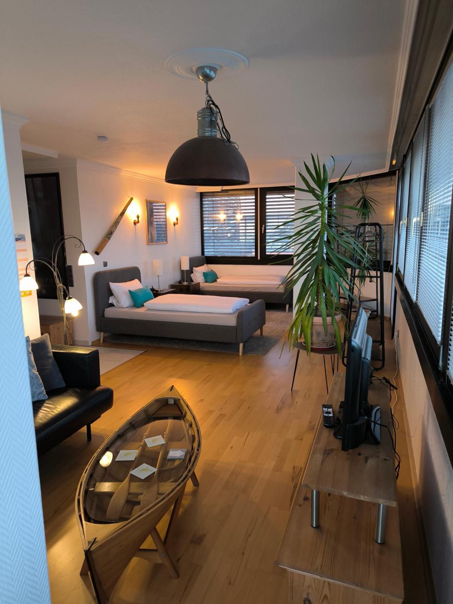 Im Herzen Von Wiesdorf- Blick Auf Das Bayer-Kreuz -Appartement Mit 2 Schlafzimmern-Fuer 3 Personen -Zentral Gelegen - Friedrich Ebert Platz 5A , 4Te Etage - Dachterrasse Und Sauna - Kaution Pflicht - Leverkusen Esterno foto