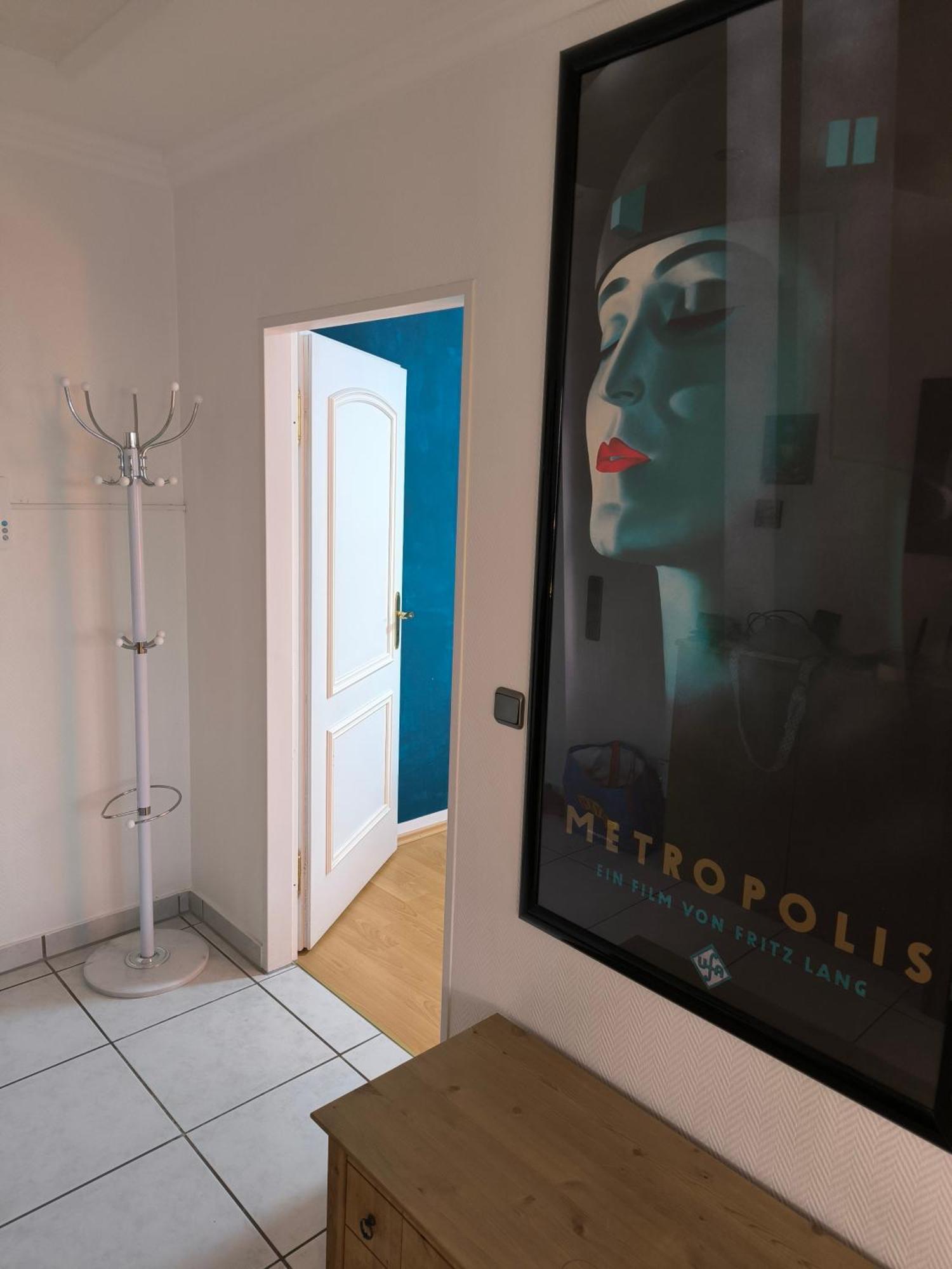 Im Herzen Von Wiesdorf- Blick Auf Das Bayer-Kreuz -Appartement Mit 2 Schlafzimmern-Fuer 3 Personen -Zentral Gelegen - Friedrich Ebert Platz 5A , 4Te Etage - Dachterrasse Und Sauna - Kaution Pflicht - Leverkusen Esterno foto