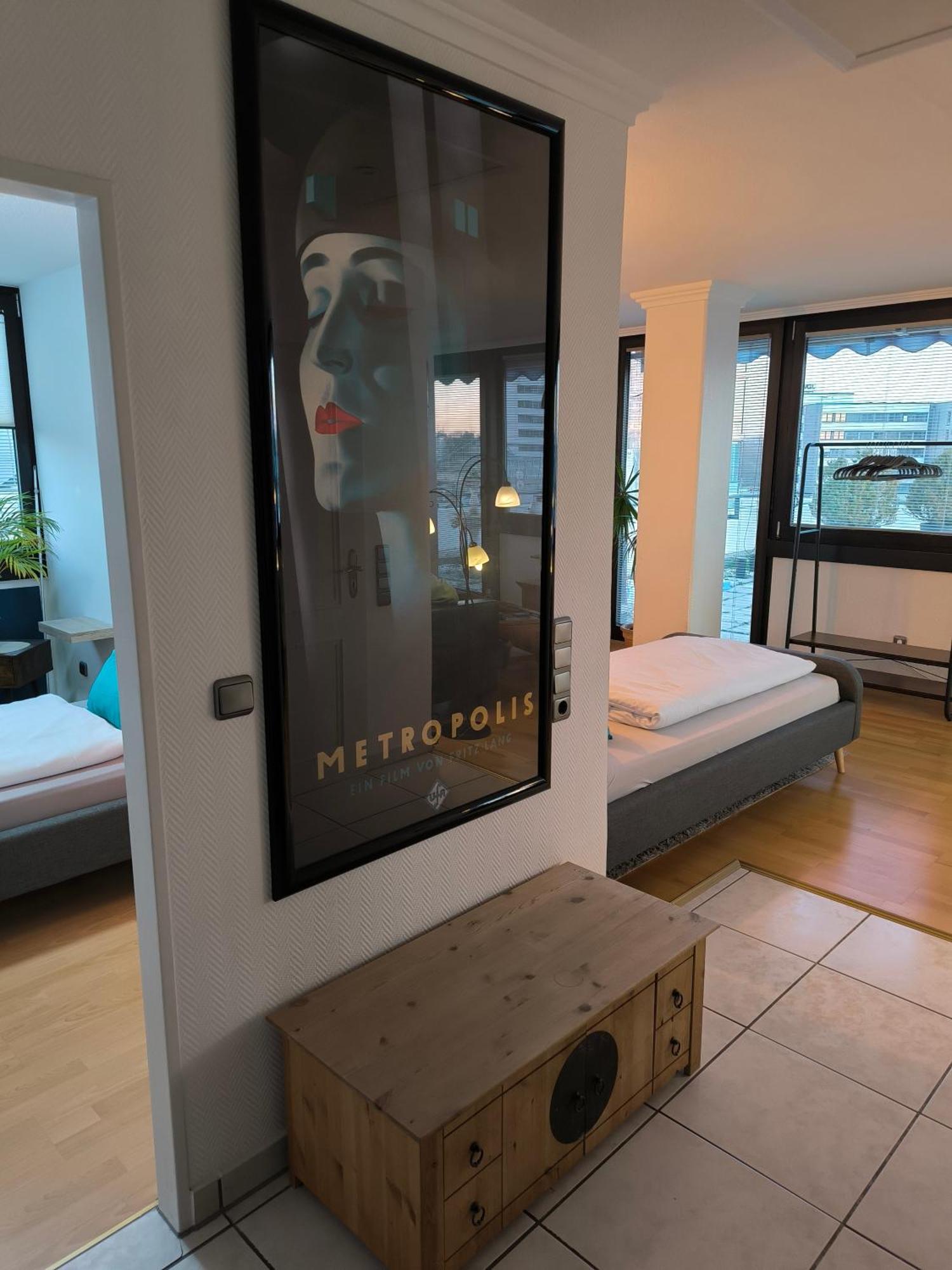 Im Herzen Von Wiesdorf- Blick Auf Das Bayer-Kreuz -Appartement Mit 2 Schlafzimmern-Fuer 3 Personen -Zentral Gelegen - Friedrich Ebert Platz 5A , 4Te Etage - Dachterrasse Und Sauna - Kaution Pflicht - Leverkusen Esterno foto