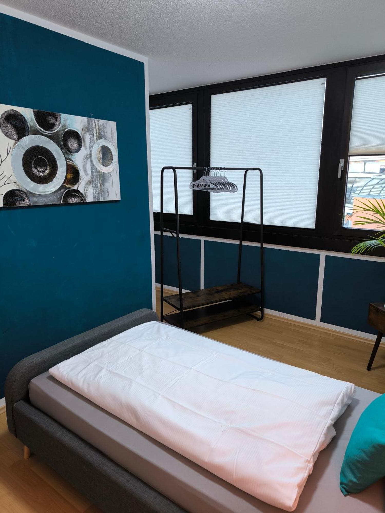 Im Herzen Von Wiesdorf- Blick Auf Das Bayer-Kreuz -Appartement Mit 2 Schlafzimmern-Fuer 3 Personen -Zentral Gelegen - Friedrich Ebert Platz 5A , 4Te Etage - Dachterrasse Und Sauna - Kaution Pflicht - Leverkusen Esterno foto