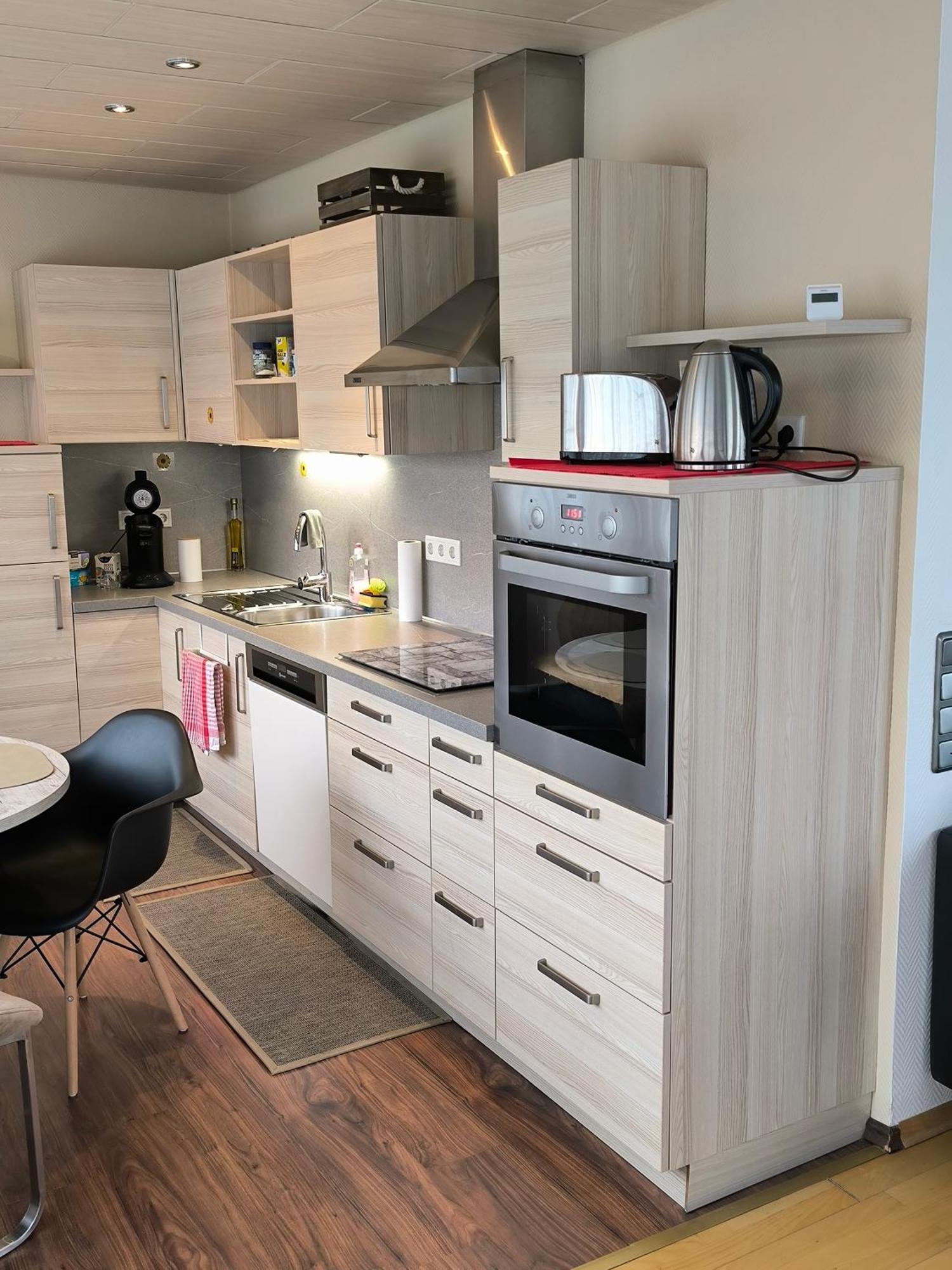 Im Herzen Von Wiesdorf- Blick Auf Das Bayer-Kreuz -Appartement Mit 2 Schlafzimmern-Fuer 3 Personen -Zentral Gelegen - Friedrich Ebert Platz 5A , 4Te Etage - Dachterrasse Und Sauna - Kaution Pflicht - Leverkusen Esterno foto